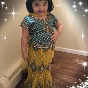 Meet your Posher, Yashra